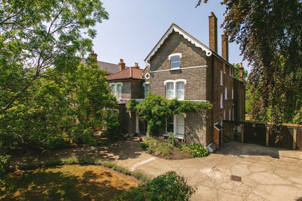 Property photo 1 of 24