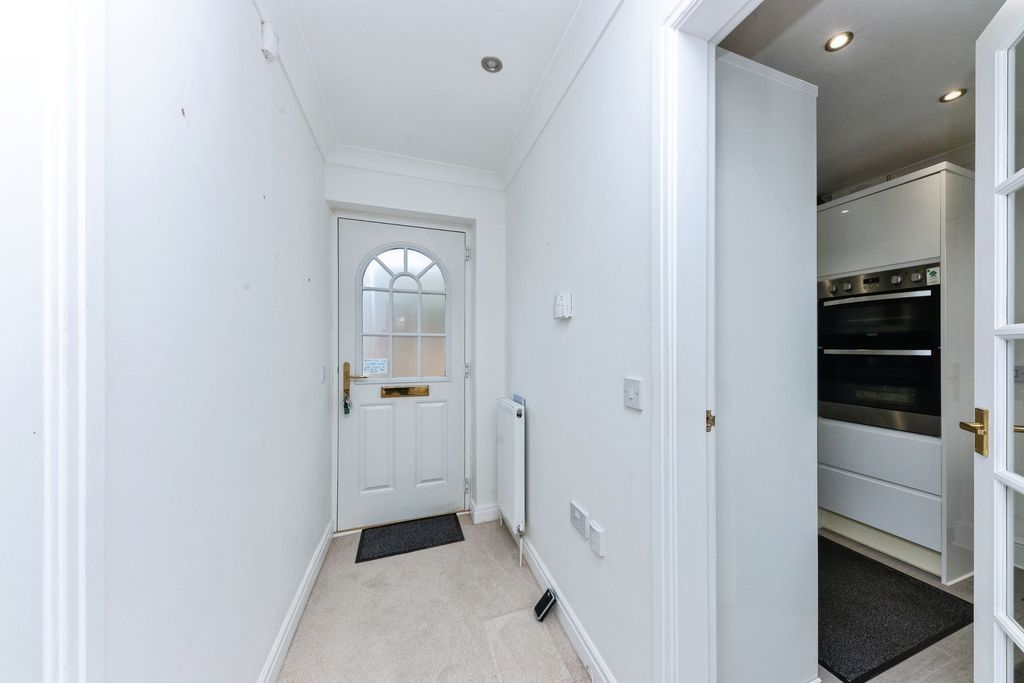 Property photo 2 of 17 Hallway