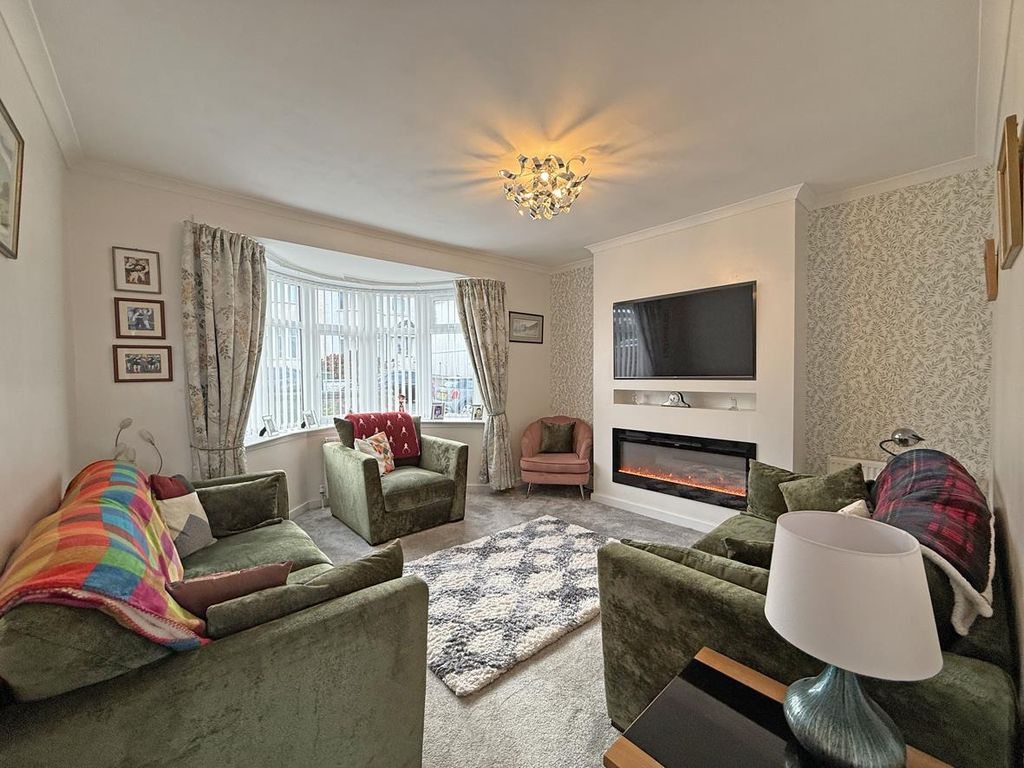 Property photo 2 of 21 Orchard Road 71 - Lounge Front.Jpg