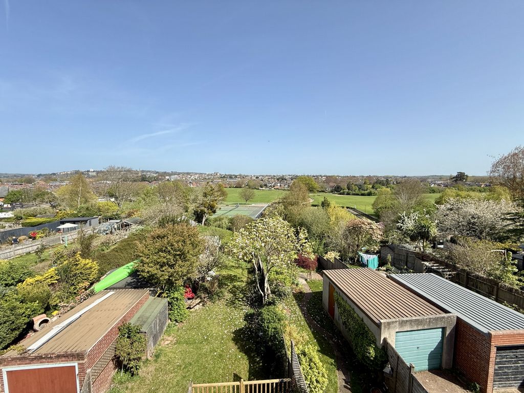 Property photo 2 of 34 Photo 17