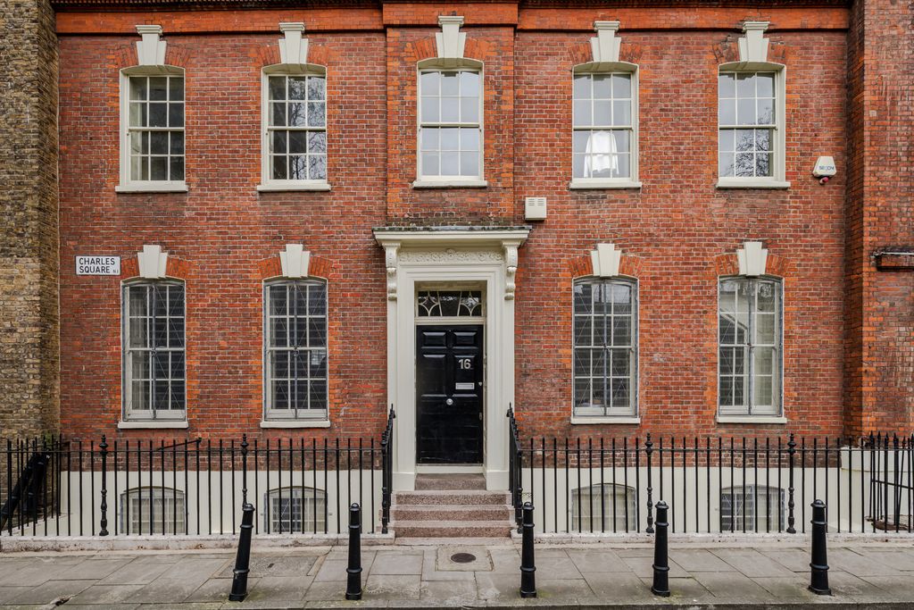 Property photo 2 of 18 334218 - 3 16 Charles Square-35.Jpeg