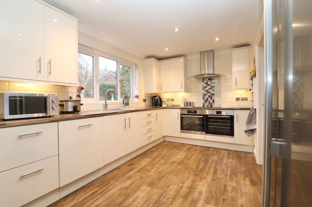 Property photo 3 of 36 Kitchen