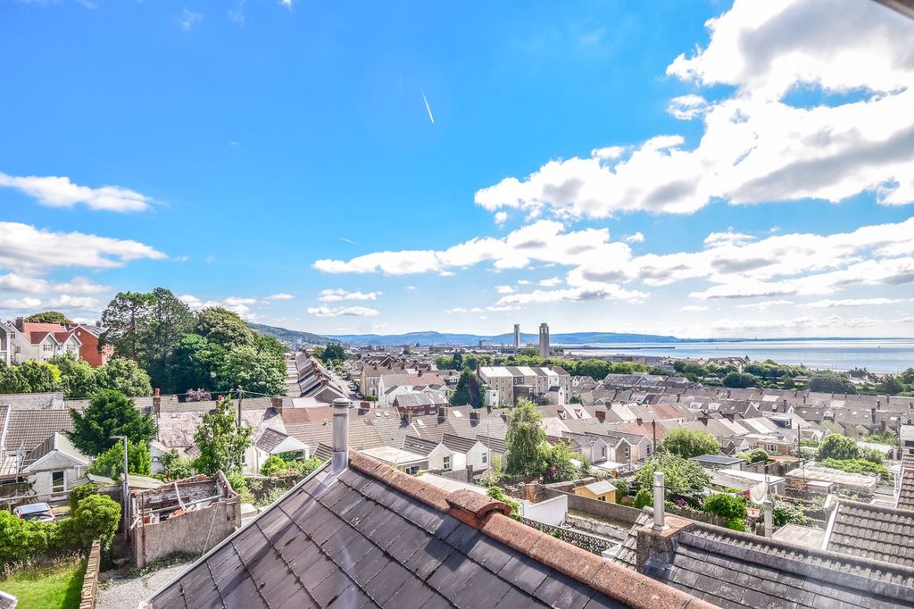 Property photo 2 of 23