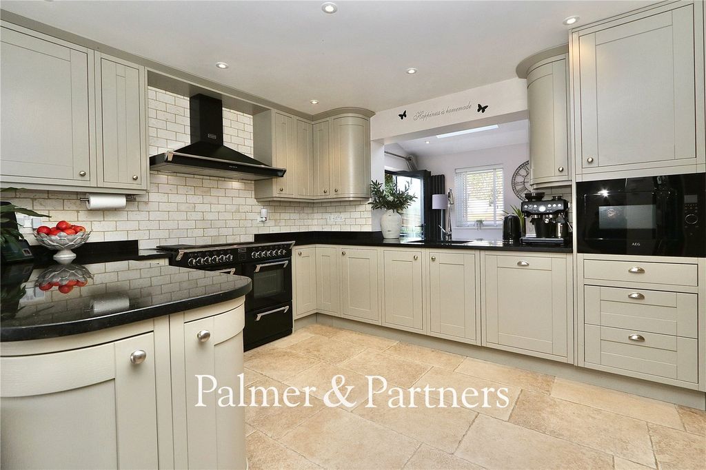 Property photo 2 of 43 Picture No. 02