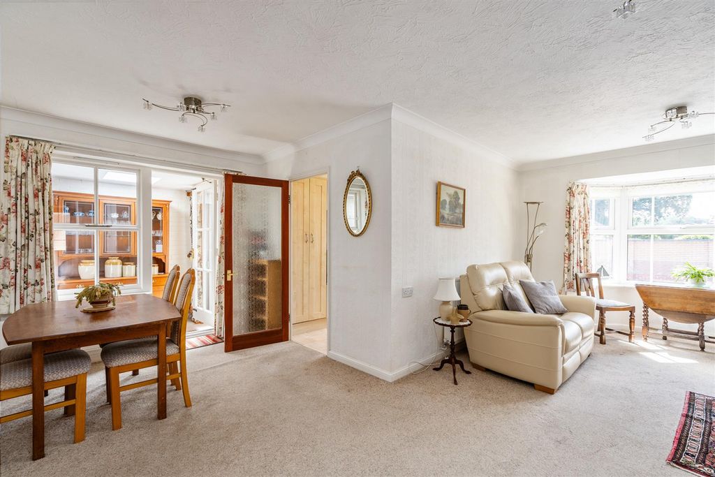 Property photo 3 of 12 15 Brooksby Grove_2.Jpg
