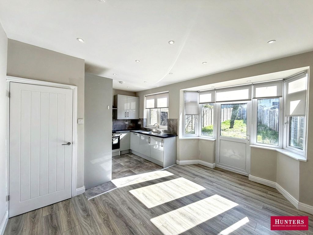 Property photo 3 of 16 Photo 2