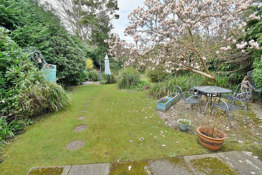 Property photo 2 of 20