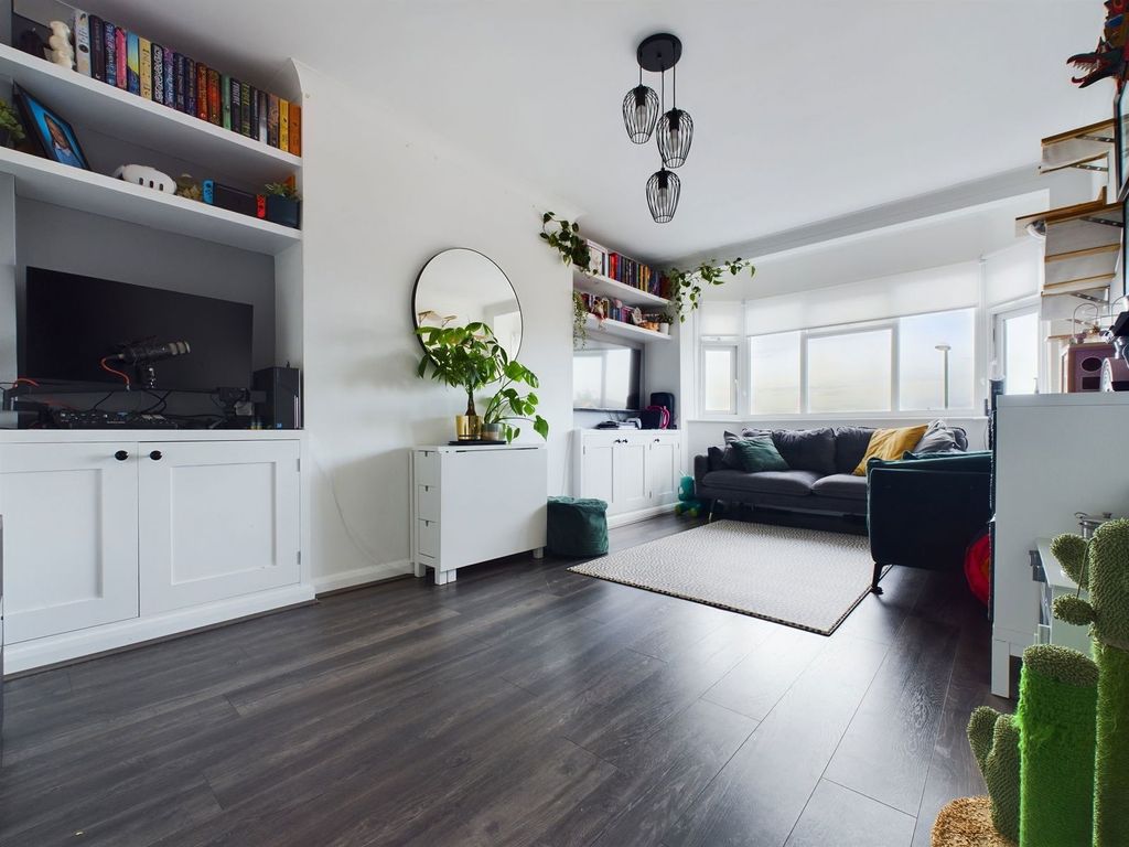 Property photo 1 of 13 Cam01541G0-Pr0191-Still003_1708708232429