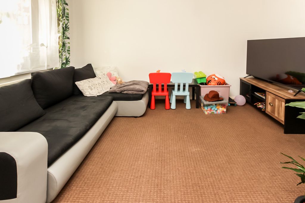 Property photo 2 of 8 Lounge