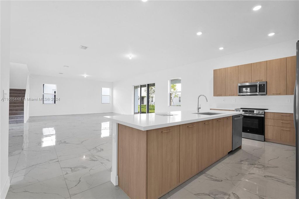 Property photo 2 of 13 <Alttext/>