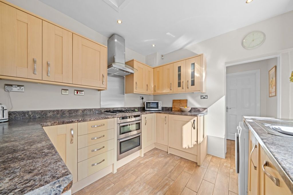 Property photo 2 of 27