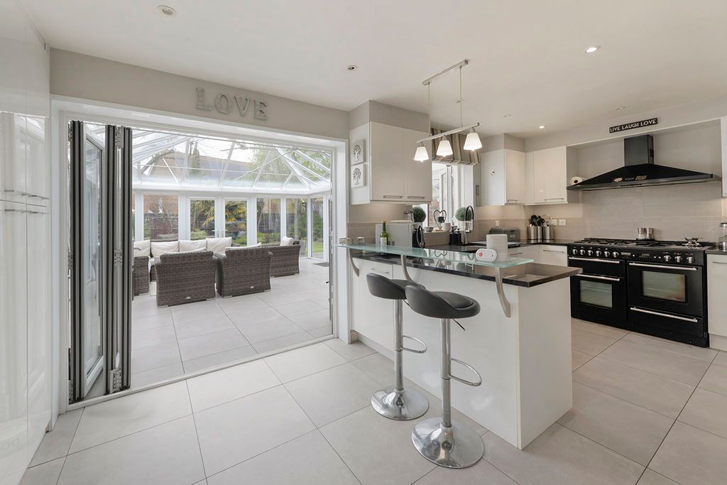 Property photo 3 of 30 Photo 4