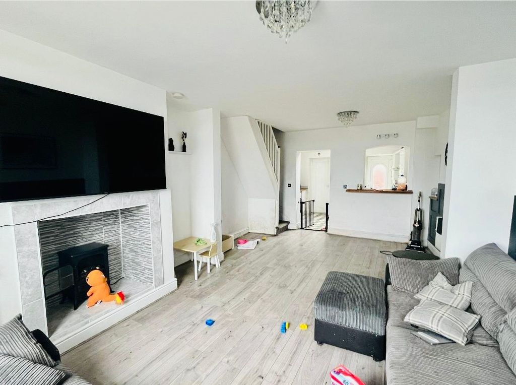 Property photo 2 of 7