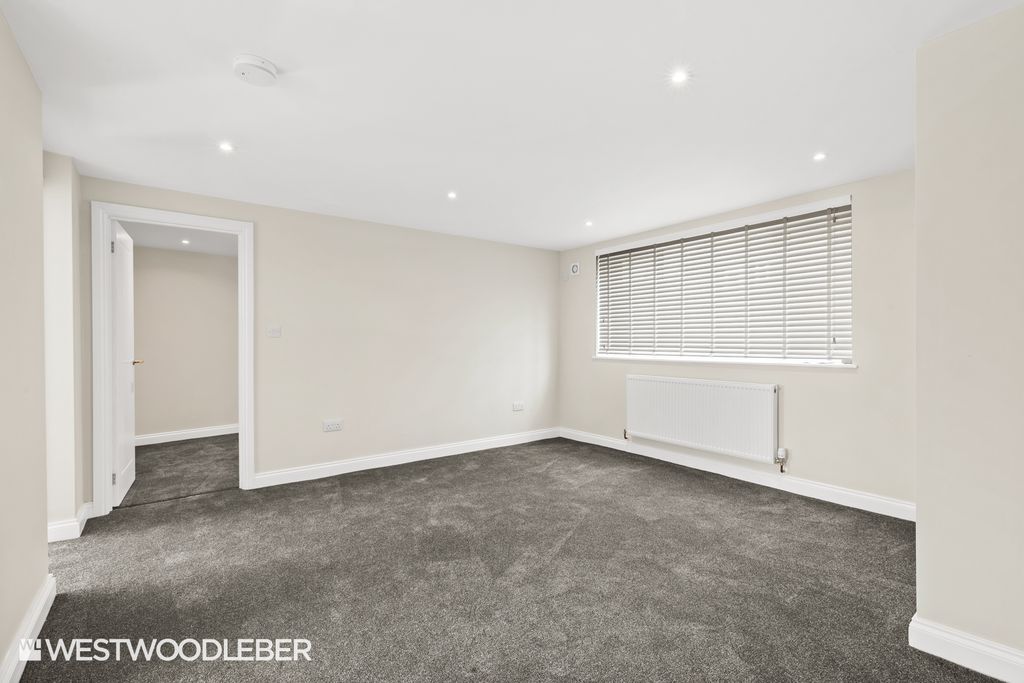 Property photo 3 of 13 Highstreet_4
