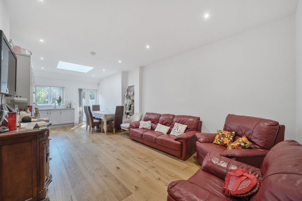 Property photo 3 of 18 1503527-8-19Ff1A2...