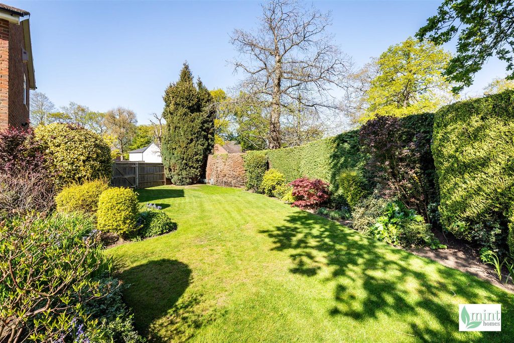 Property photo 3 of 31 Dartnell Crescent - Watermark-38.Jpg