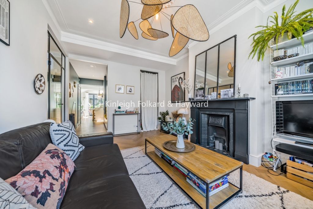 Property photo 3 of 13 7Ae505B3-3501-4d24-B