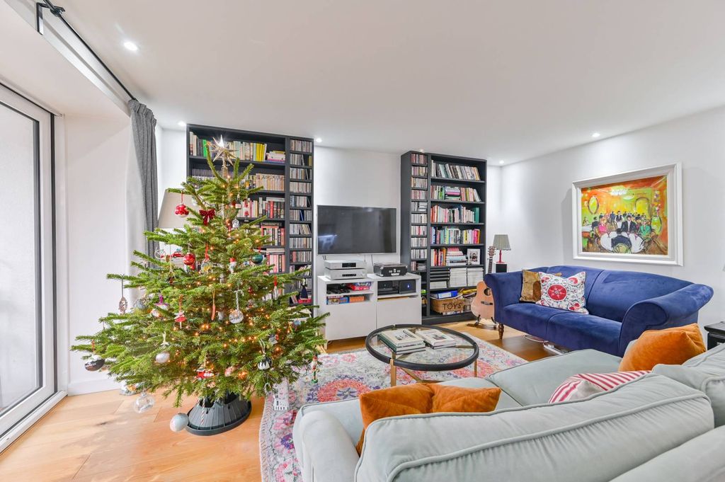 Property photo 2 of 19