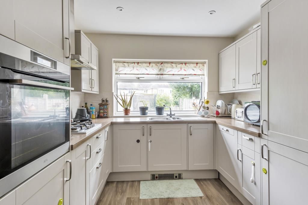 Property photo 2 of 11 Kitchen