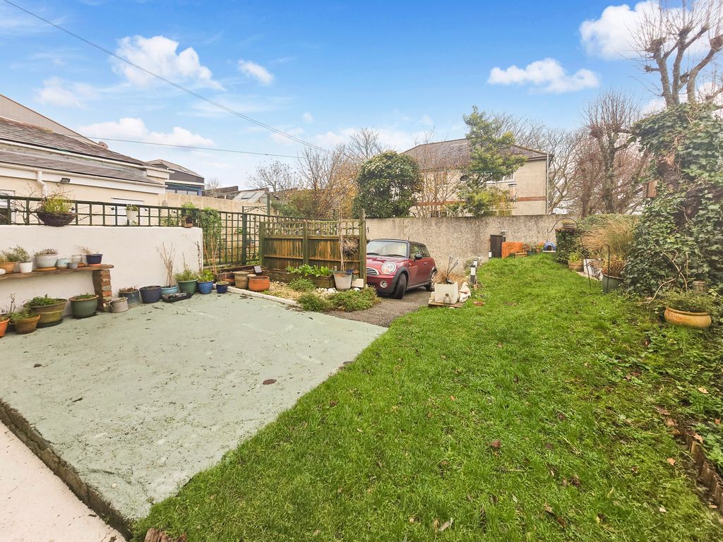 Property photo 2 of 23