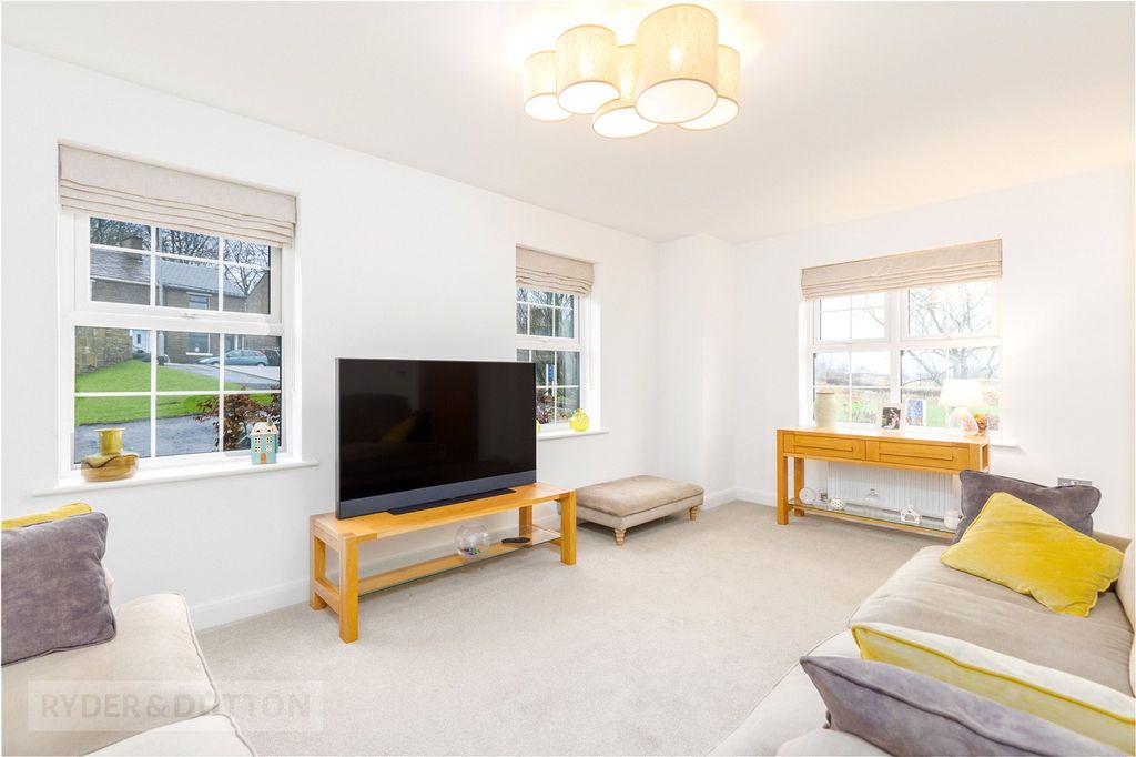 Property photo 2 of 28 Lounge