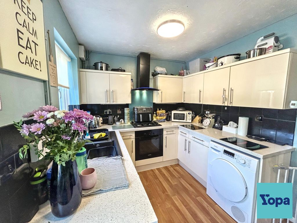 Property photo 2 of 12 Kitchen