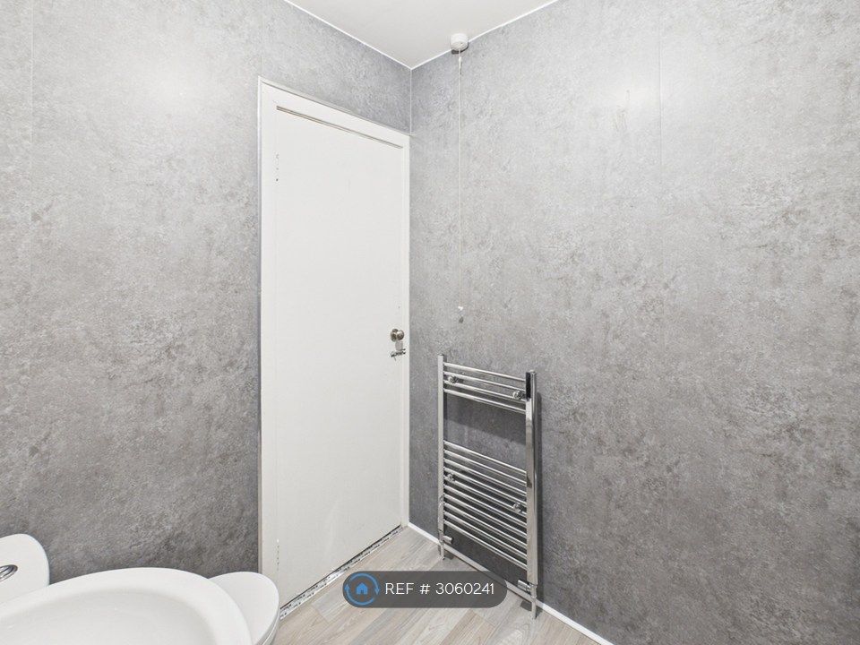 Property photo 3 of 22 Bathroom