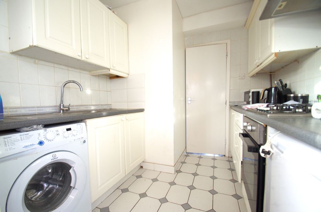 Property photo 2 of 11 Kitchen