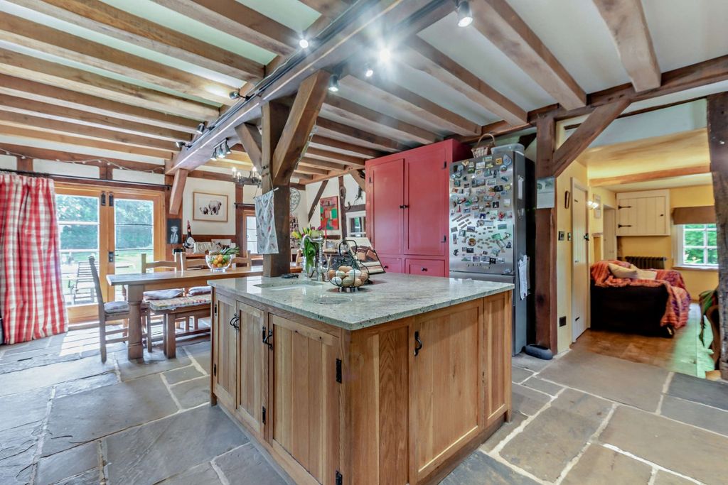 Property photo 3 of 10 Kitchen