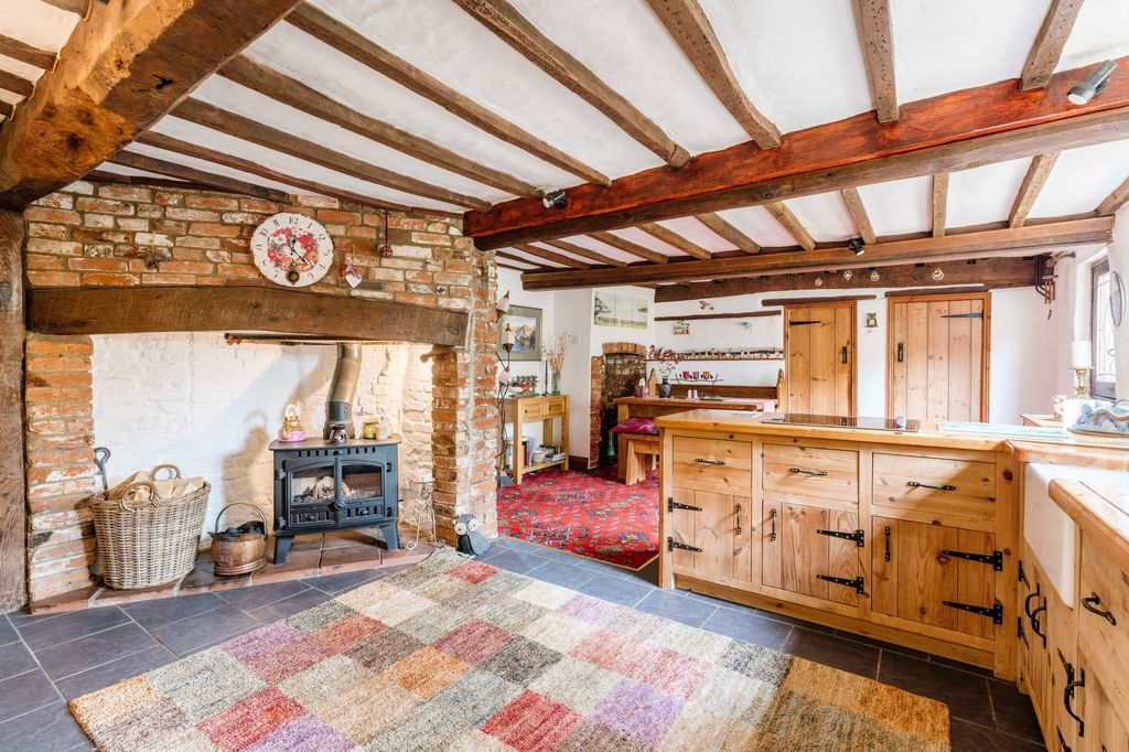 Property photo 2 of 32