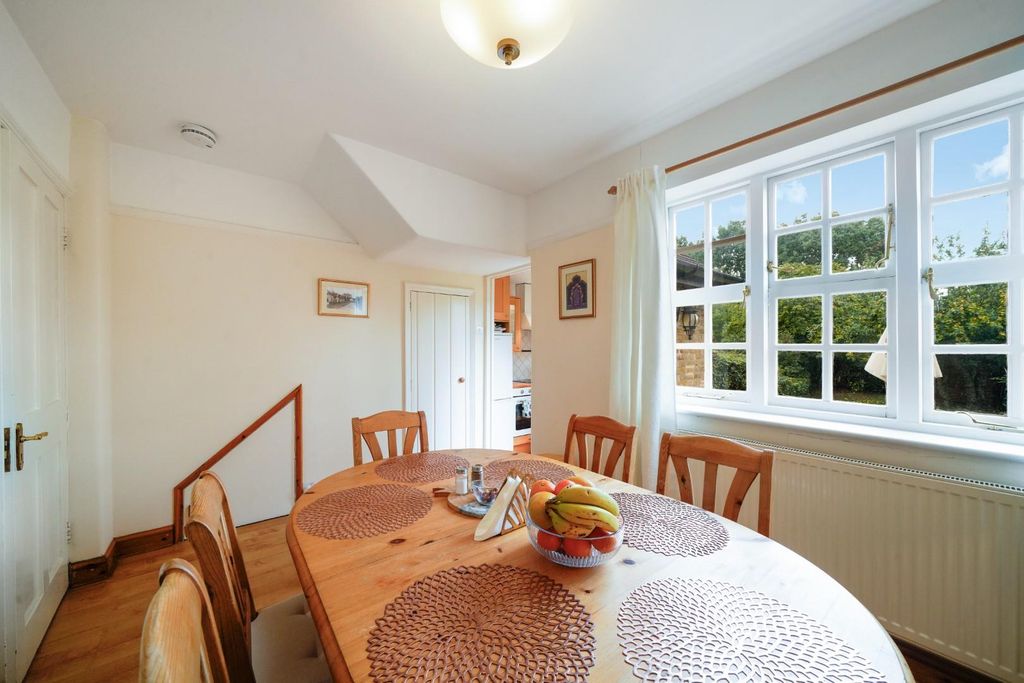 Property photo 3 of 18 Dining 1.Jpg
