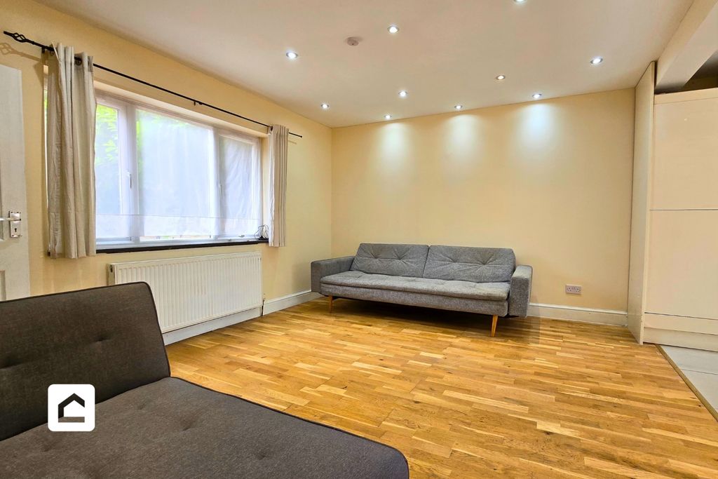 Property photo 3 of 18 3