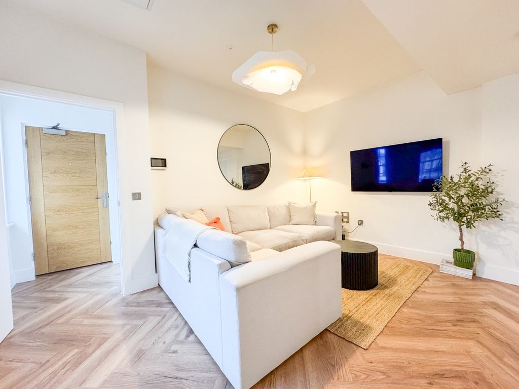 Property photo 1 of 15 3948033