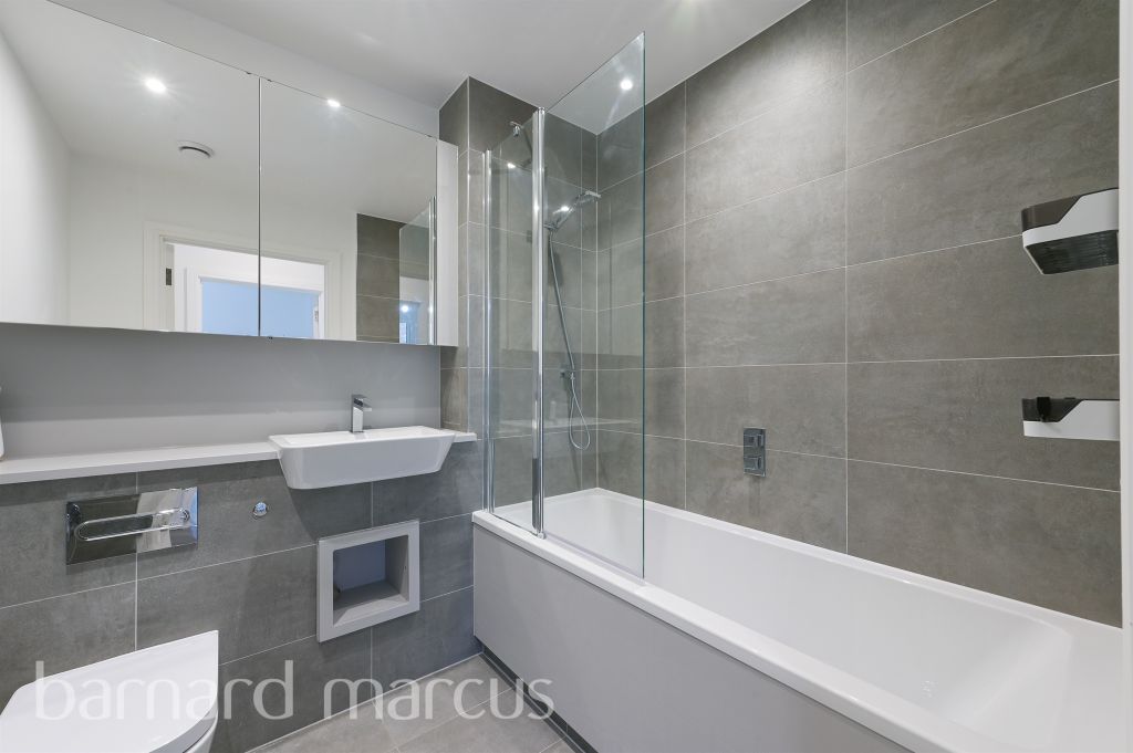 Property photo 2 of 9 Bathroom