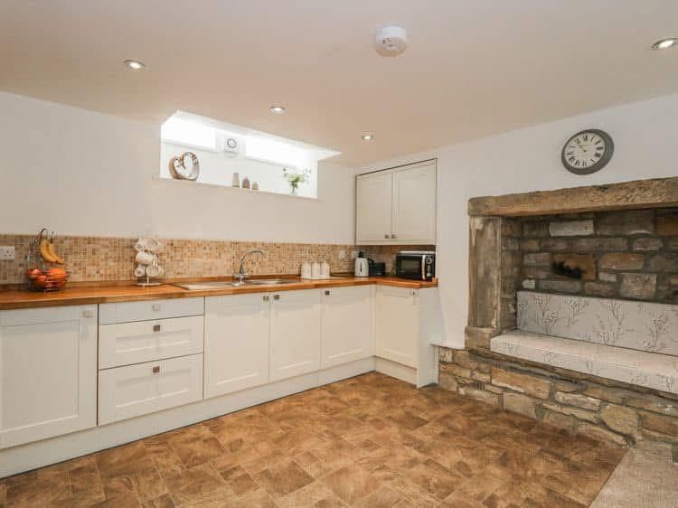 Property photo 1 of 10 Kitchen Area