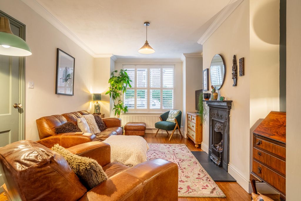 Property photo 3 of 17 Living Room