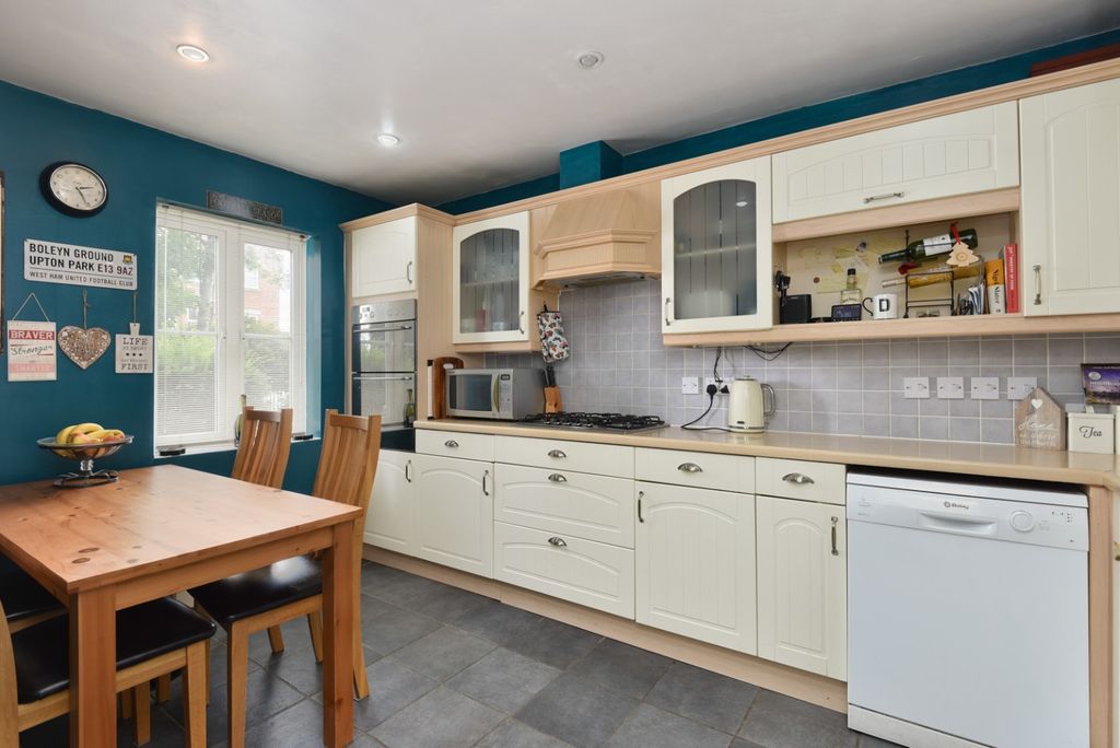 Property photo 2 of 17 4449365