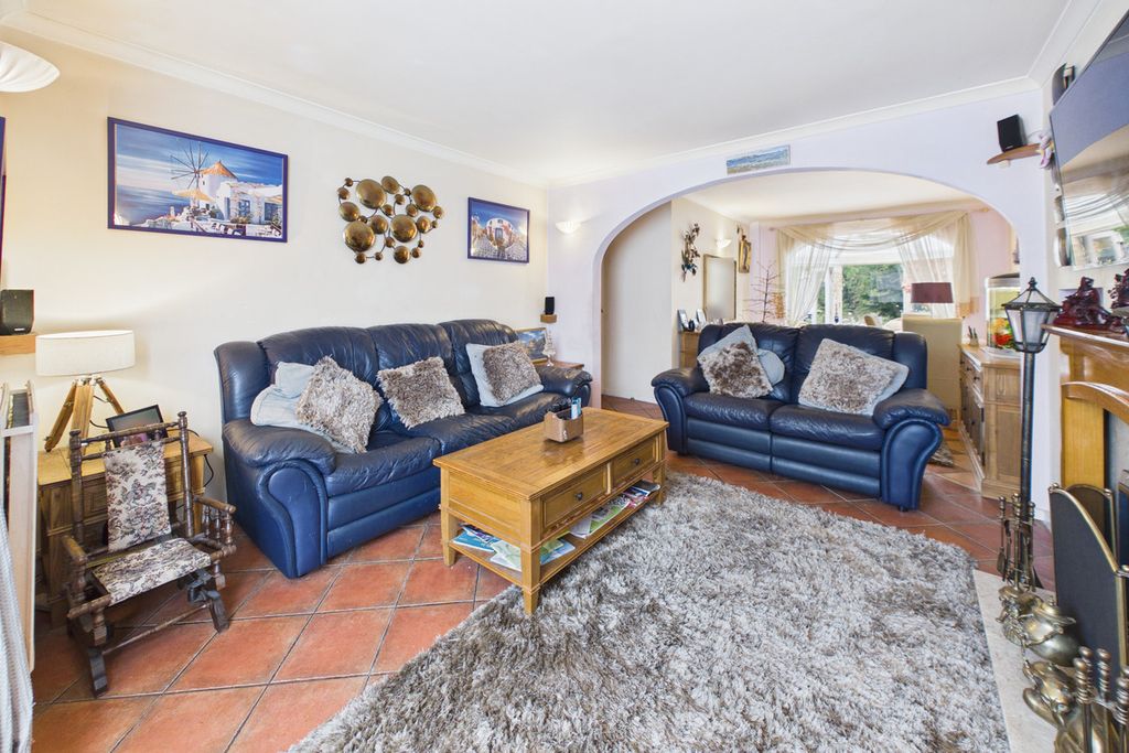 Property photo 2 of 23