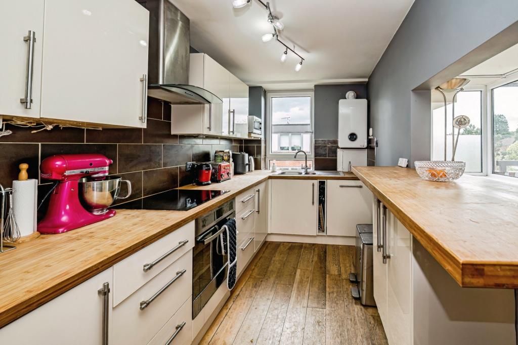 Property photo 3 of 21 Kitchen