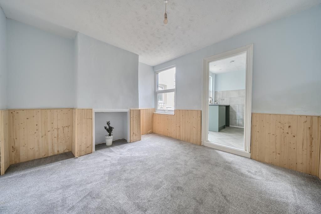 Property photo 2 of 19 Kitchen