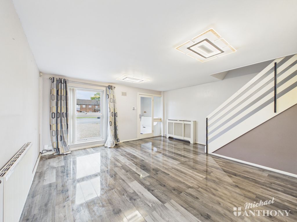 Property photo 3 of 12 Cam02773G0-Pr0423-Still007