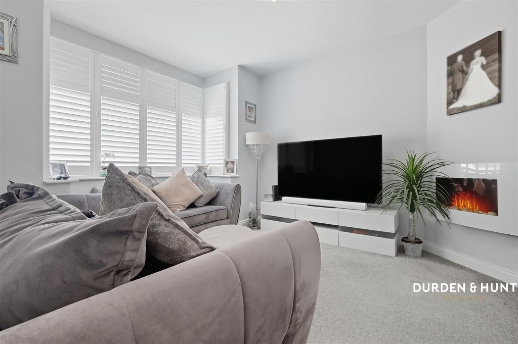 Property photo 3 of 28 Northumberland Avenue