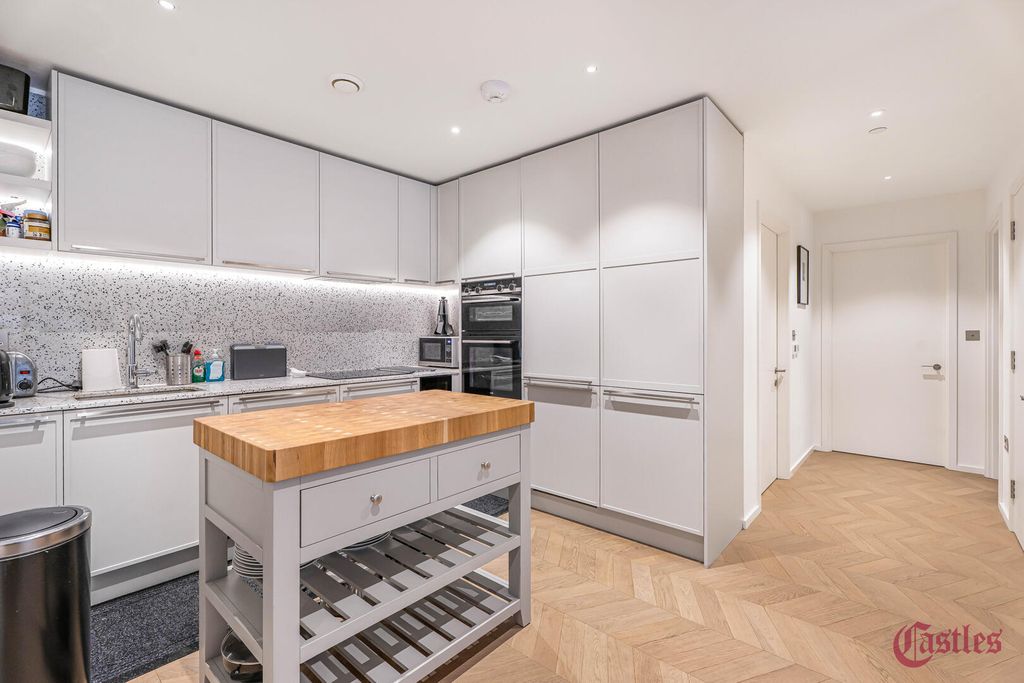 Property photo 3 of 13 Kitchen