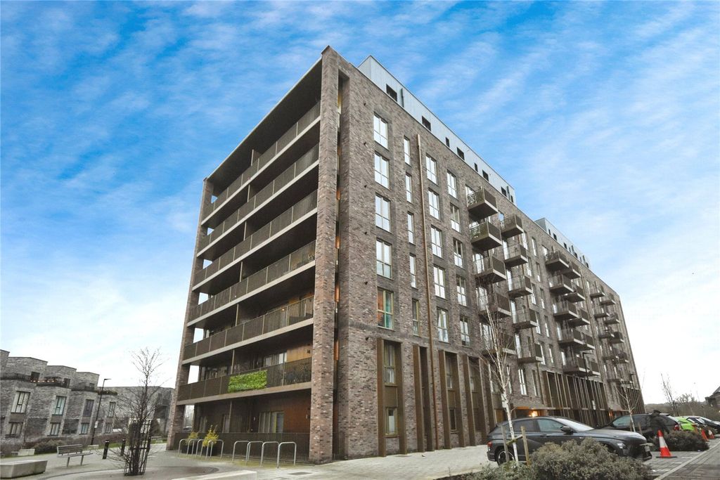 Property photo 2 of 18 Front