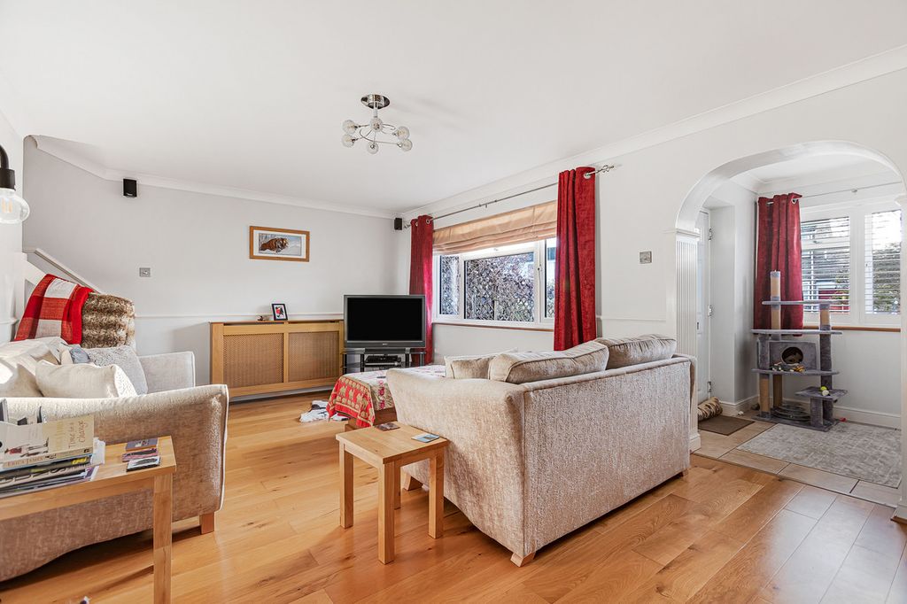 Property photo 2 of 27