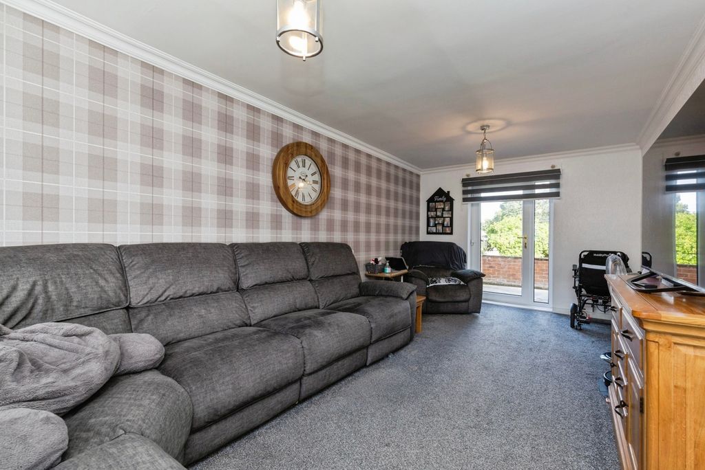 Property photo 3 of 16 Photo