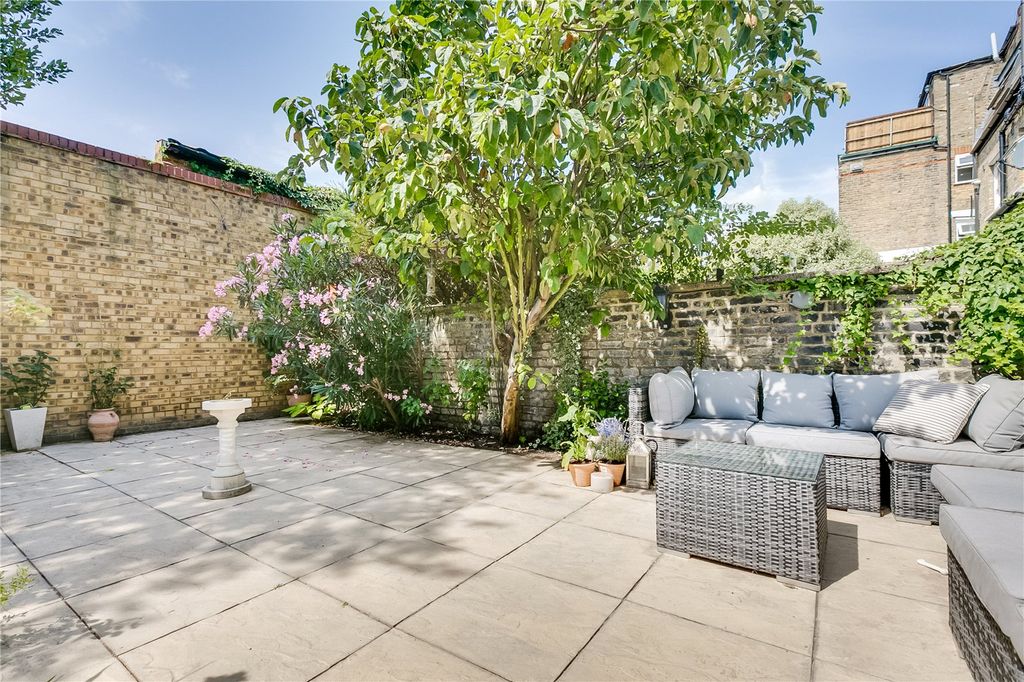 Property photo 1 of 5