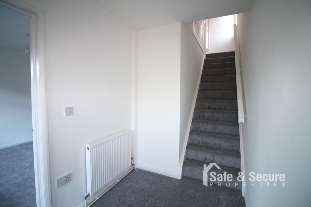 Property photo 2 of 14 Entrance Hall