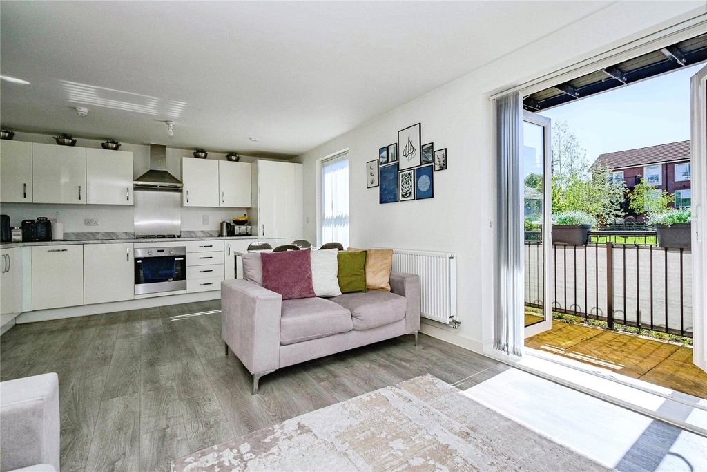 Additional image 4 of 2 bed flat for saleDukeminster Road, Dunstable, Bedfordshire LU5