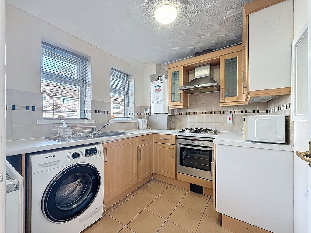 Property photo 2 of 12 Kitchen